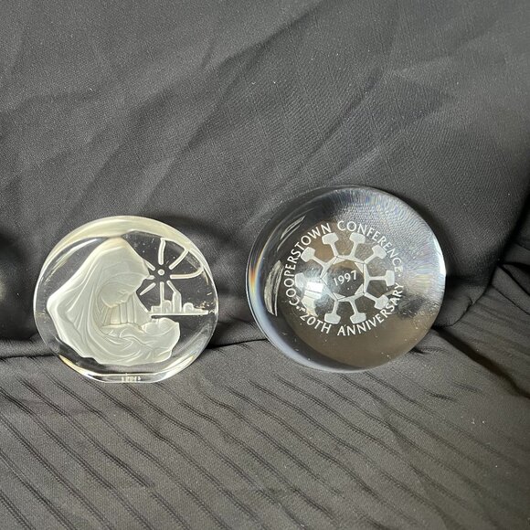 ROUND GLASS DESK PAPERWEIGHT 3 SET - Picture 15 of 15